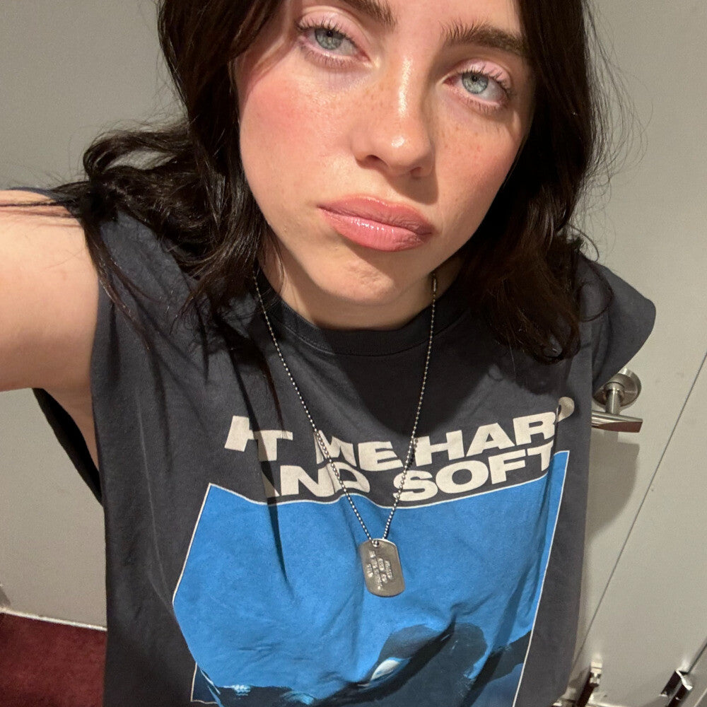 https://images.bravado.de/prod/product-assets/product-asset-data/eilish-billie/billie-eilish/products/508242/web/444787/image-thumb__444787__3000x3000_original/Billie-Eilish_Tracklist-Cutoff_Muscle-T-Shirt_s508242_o3773233_a444787_v11785849.c0aa4889.jpg